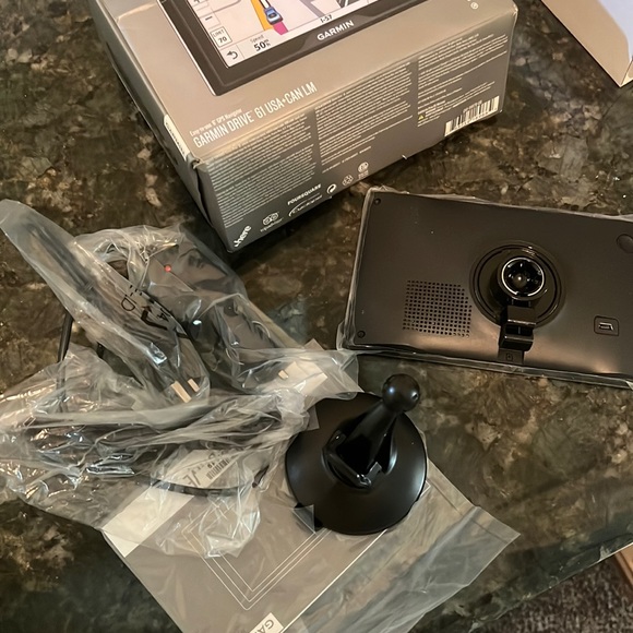 Garmin Drive 61 USA+CAN LM GPS Navigator System with Lifetime Maps, Spoken Turn - Picture 3 of 6